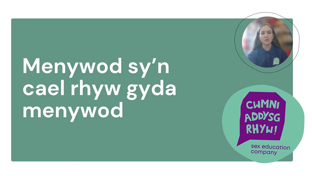  Menywod sy'n cael Rhyw gyda Menywod